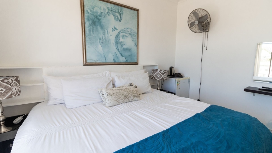 8 Bedroom Property for Sale in Country Club Western Cape